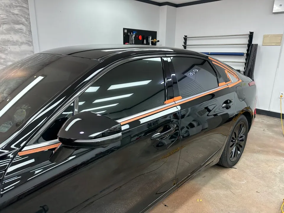 Kia K8のカーラッピング事例｜クロームパーツをブラック化 施工写真 2-2