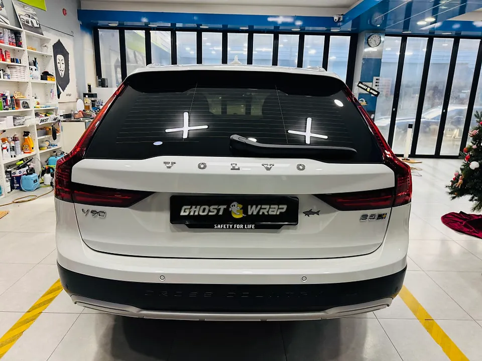 Volvo V90のカーラッピング事例：ボディ同色化で高級感アップ 施工写真 3-3
