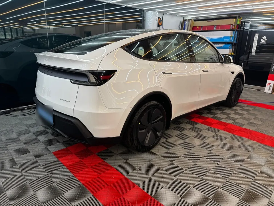 Tesla Model Y steering wheel - Tesla Model Y Steering Wheel Customization Review photo 3