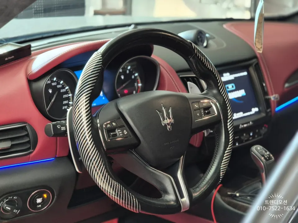 Maserati Levante steering wheel - Maserati Levante Steering Wheel Customization Review photo 2