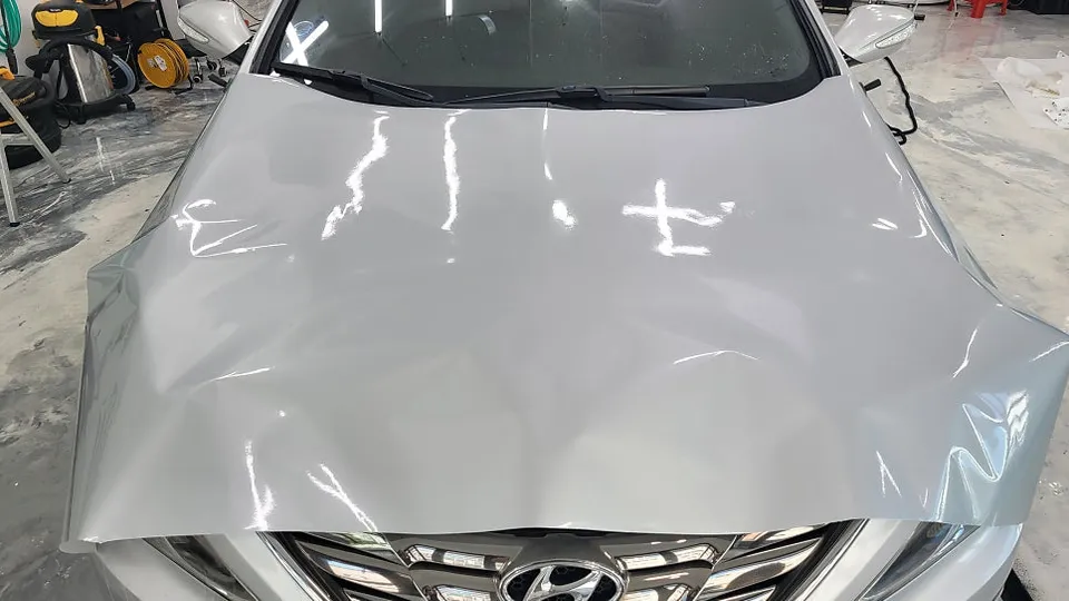 Hyundai Sonataのカーラッピング事例|傷んだボンネットを部分ラッピングでカバー 施工写真 1-3