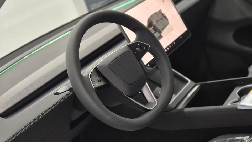 Tesla Model Y PPF施工事例|費用目安と仕上がり 施工写真 1-2