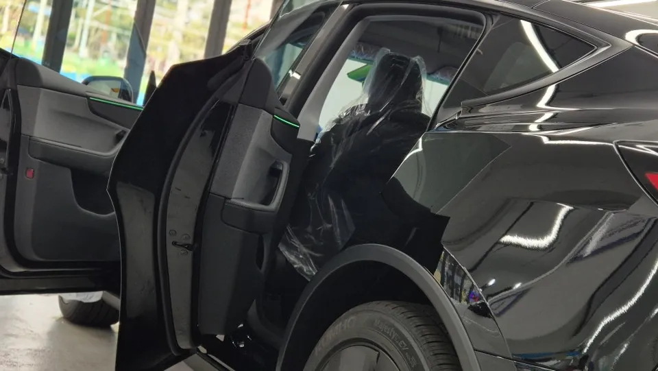 Tesla Model Y PPF施工事例|費用目安と仕上がり 施工写真 1-3