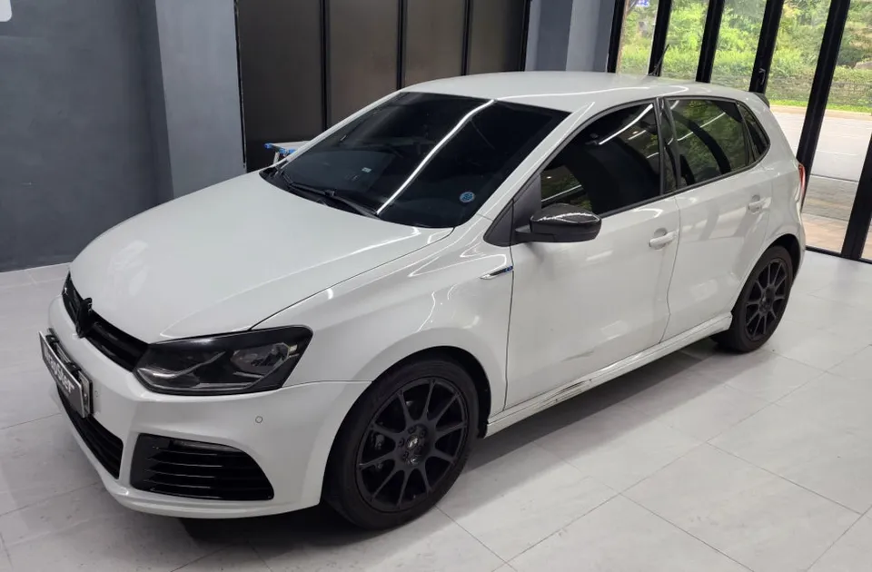 Volkswagen POLO vinyl wrap - Volkswagen Polo Vinyl Wrap Review: Satin Gray Transformation photo 4