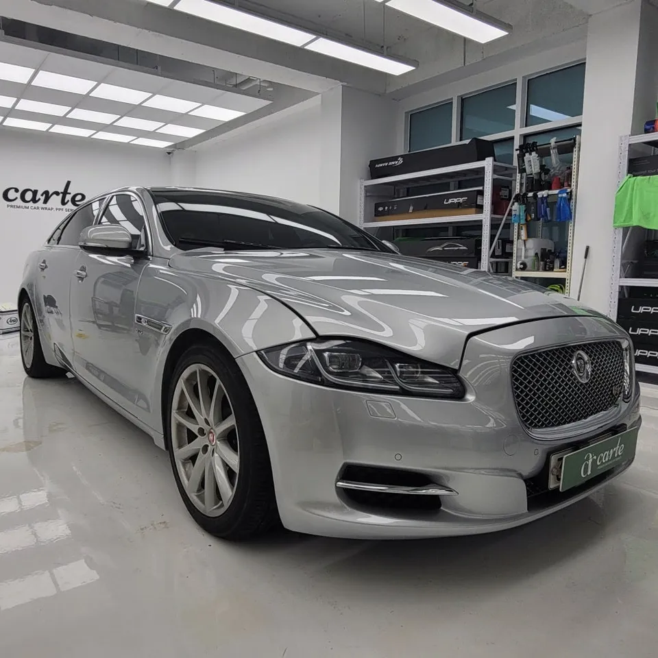 Jaguar XJLのカーラッピング事例|グリーンカラーとPPF施工 施工写真 1-1