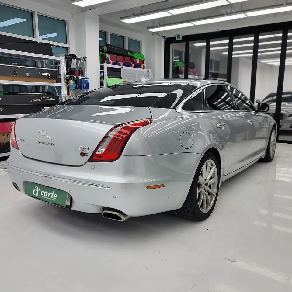 Jaguar XJLのカーラッピング事例|グリーンカラーとPPF施工 施工写真 3-1