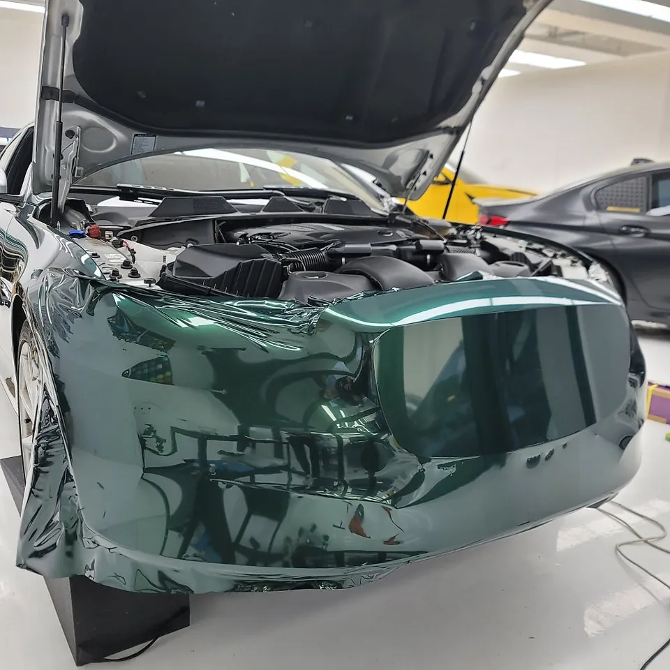 Jaguar XJLのカーラッピング事例|グリーンカラーとPPF施工 施工写真 3-2
