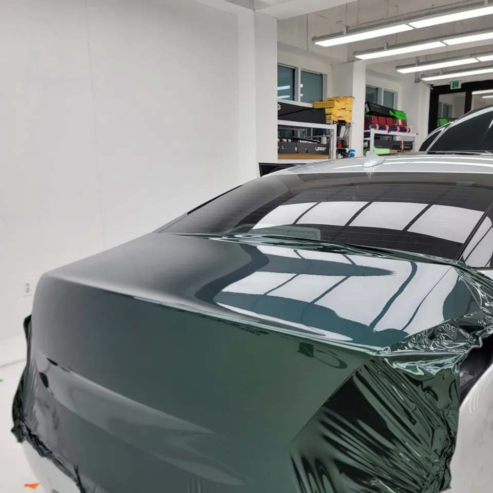Jaguar XJLのカーラッピング事例|グリーンカラーとPPF施工 施工写真 1-3