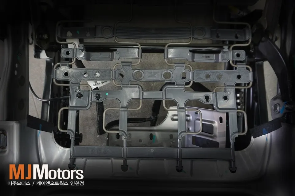 Hyundai Staria Seat Ventilation & Heating Review — Seamless Integ photo 8