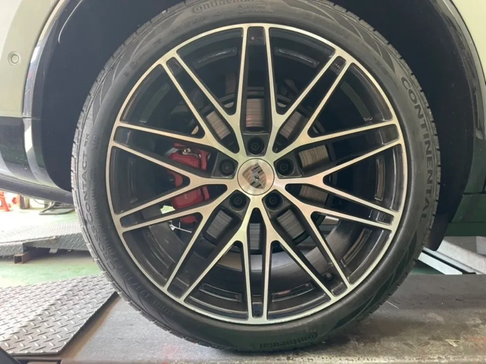 Porscheのホイールリペア・塗装事例 施工写真 4