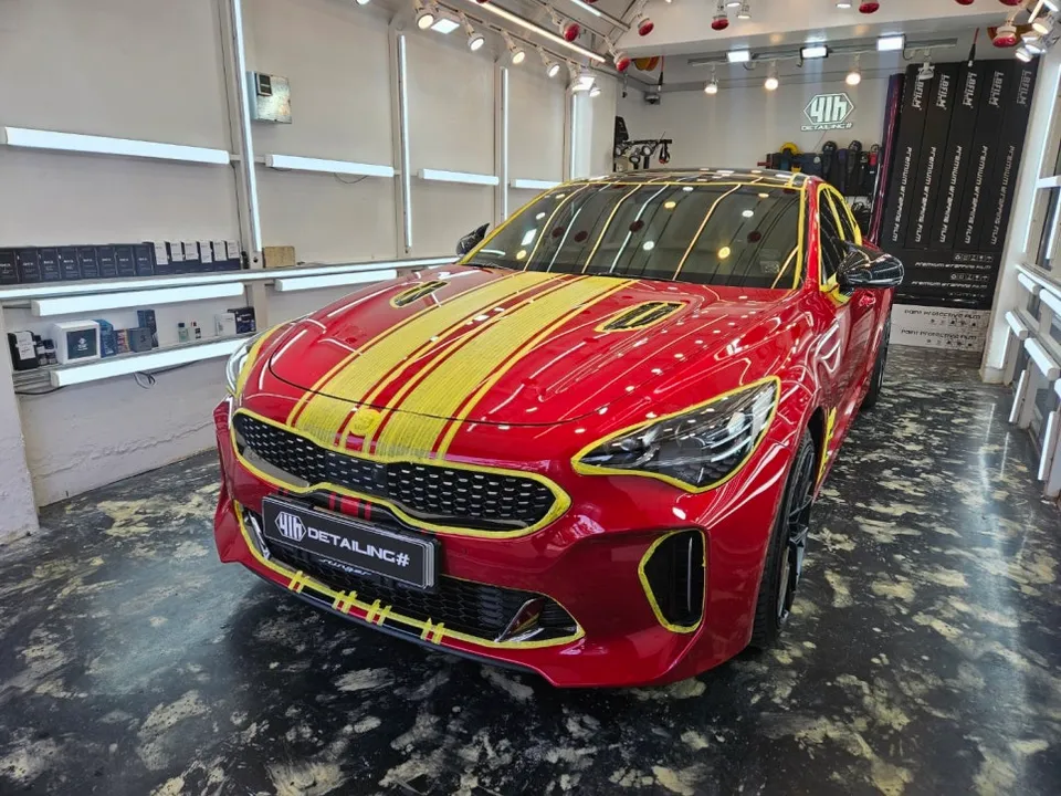 Kia Stingerのガラスコーティング事例|費用目安・仕上がり 施工写真 1-3
