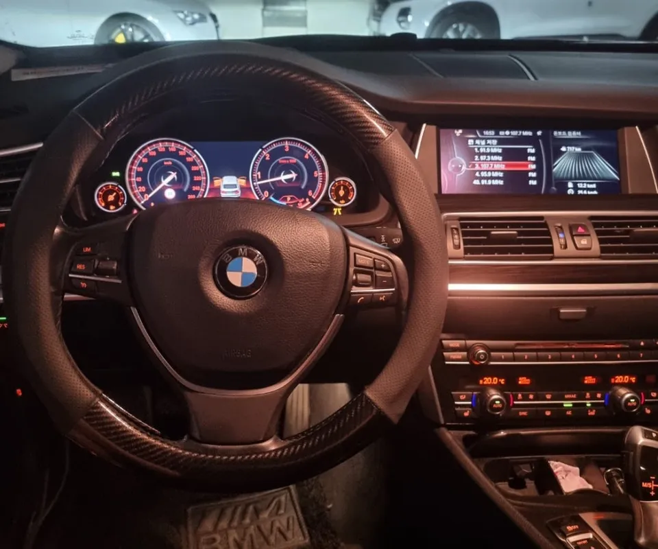 BMW 5 Series GTのAndroid Auto・CarPlay取付事例 施工写真 2