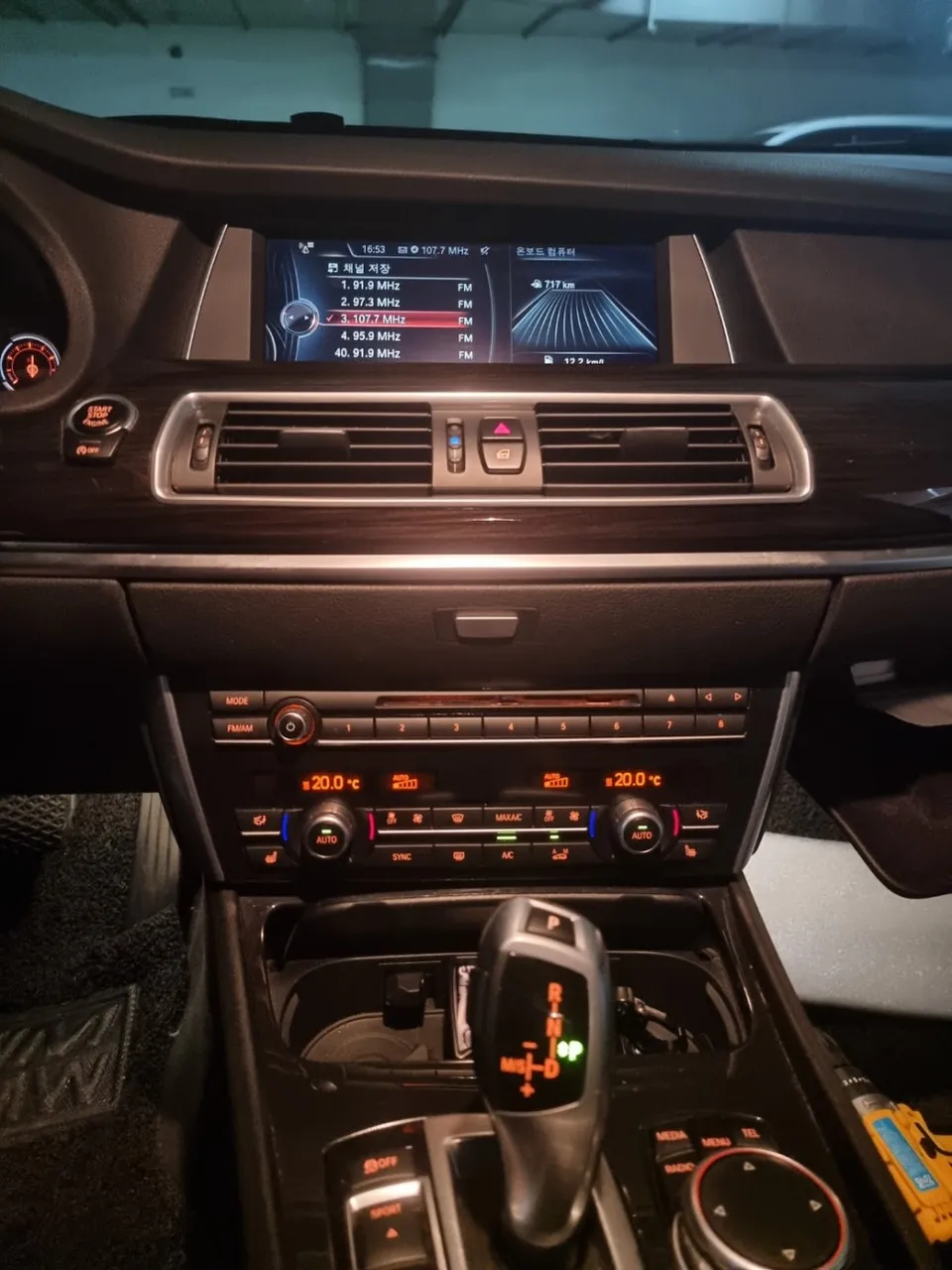 BMW 5 Series GTのAndroid Auto・CarPlay取付事例 施工写真 4
