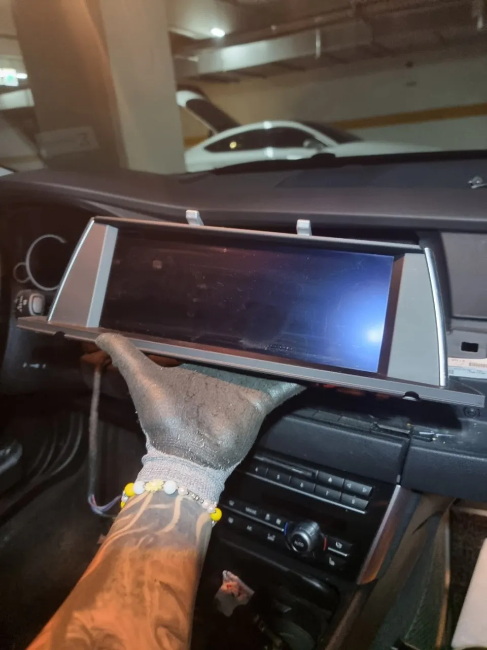 BMW 5 Series GTのAndroid Auto・CarPlay取付事例 施工写真 5