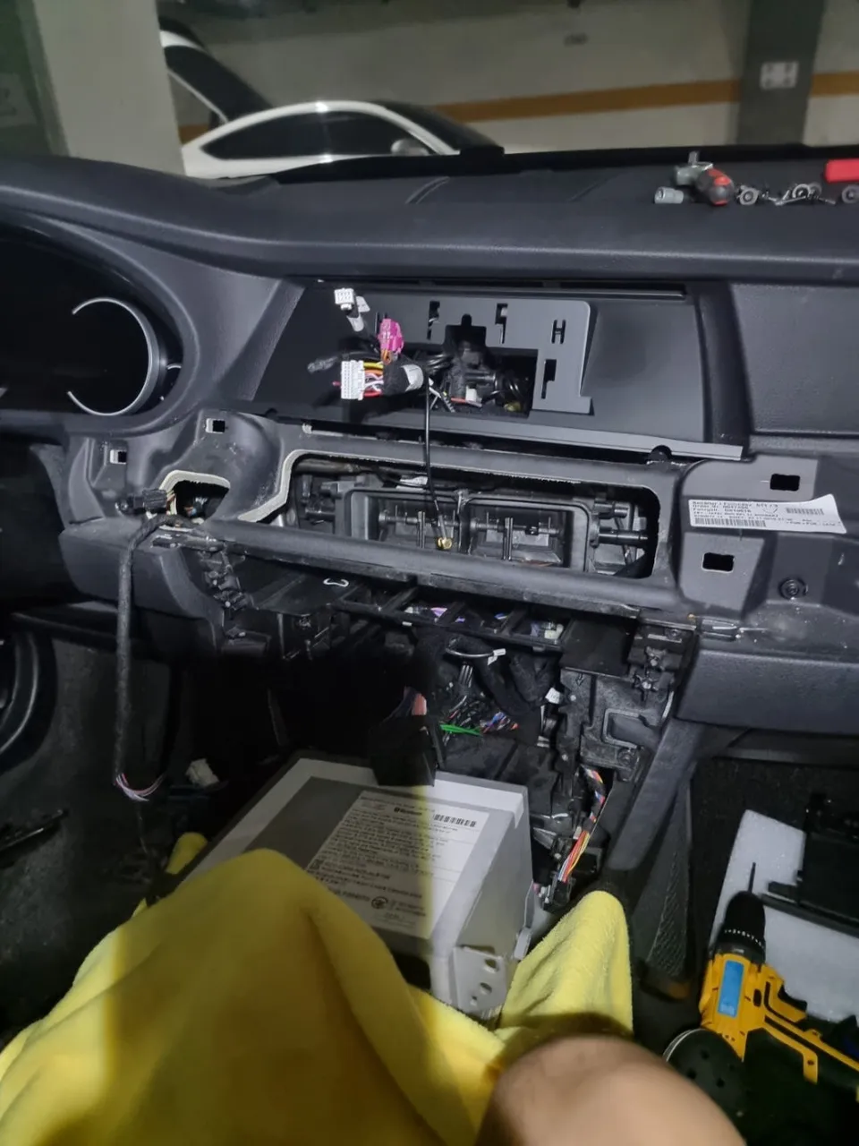 BMW 5 Series GTのAndroid Auto・CarPlay取付事例 施工写真 6