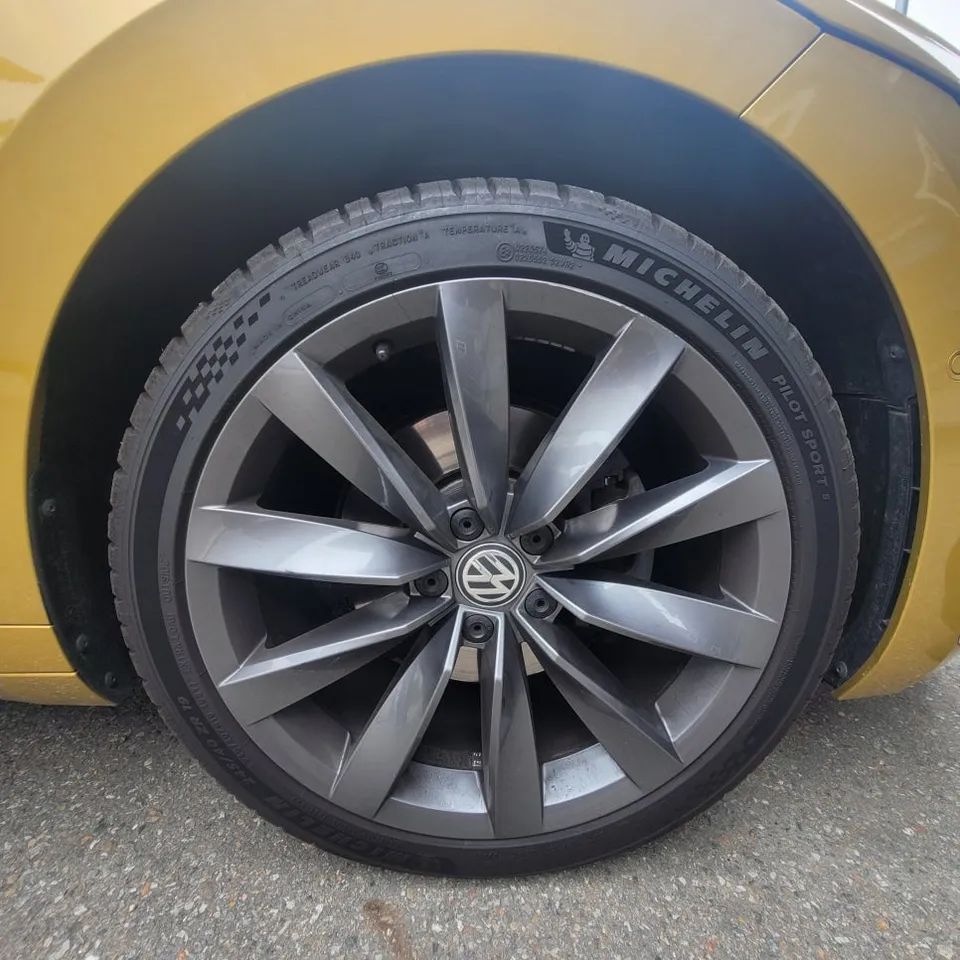 Volkswagen Arteonのホイールリペア・塗装事例 施工写真 2