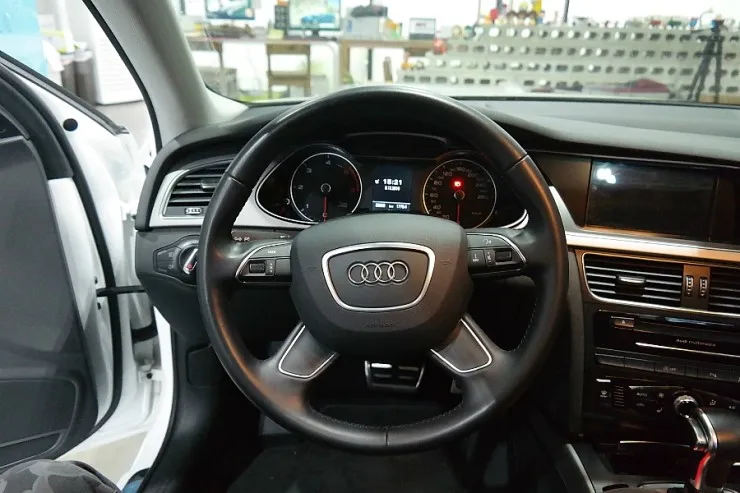 Audi A6 RS steering wheel - Audi A6 RS Steering Wheel Customization Review photo 3