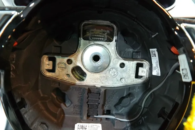 Audi A6 RS steering wheel - Audi A6 RS Steering Wheel Customization Review photo 4