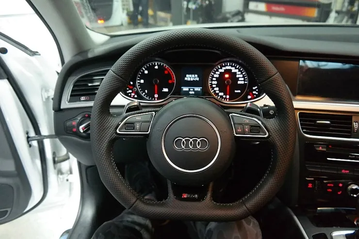 Audi A6 RS steering wheel - Audi A6 RS Steering Wheel Customization Review photo 5