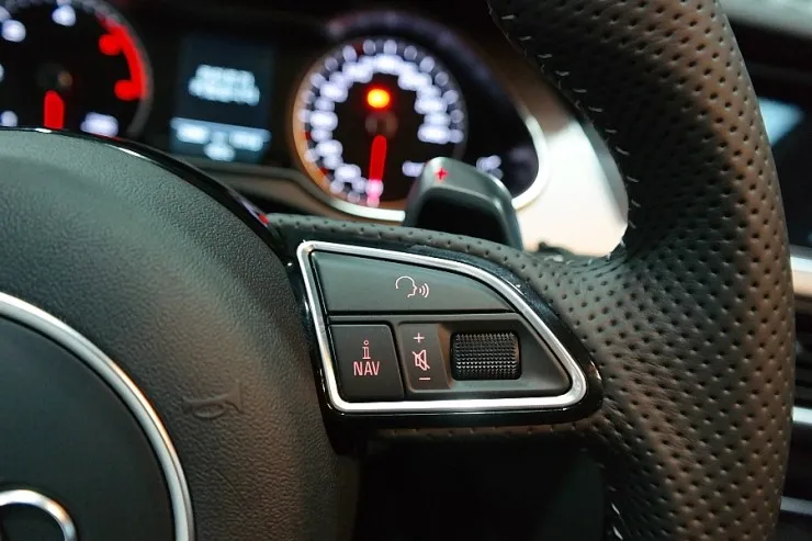 Audi A6 RS steering wheel - Audi A6 RS Steering Wheel Customization Review photo 6