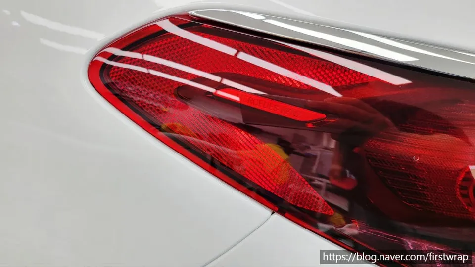 Mercedes-Benz Eクラス W214 PPF施工事例：費用目安と仕上がり 施工写真 2-3