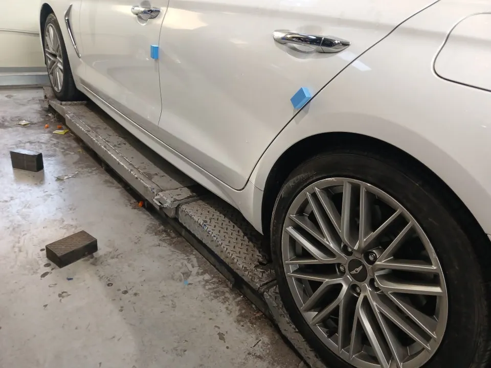 Genesis G70のホイールリペア・塗装事例 施工写真 3-1
