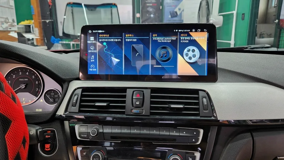 BMW 4 Series F32のAndroid Auto・CarPlay取付事例 施工写真 4-1