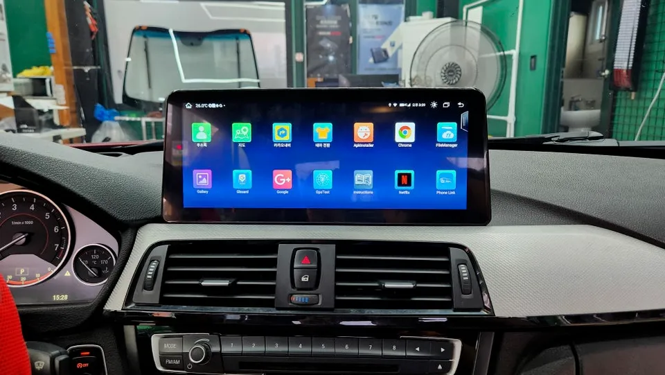 BMW 4 Series F32のAndroid Auto・CarPlay取付事例 施工写真 1-2