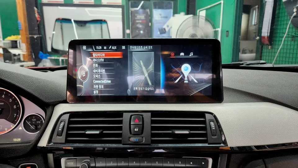 BMW 4 Series F32のAndroid Auto・CarPlay取付事例 施工写真 2-2
