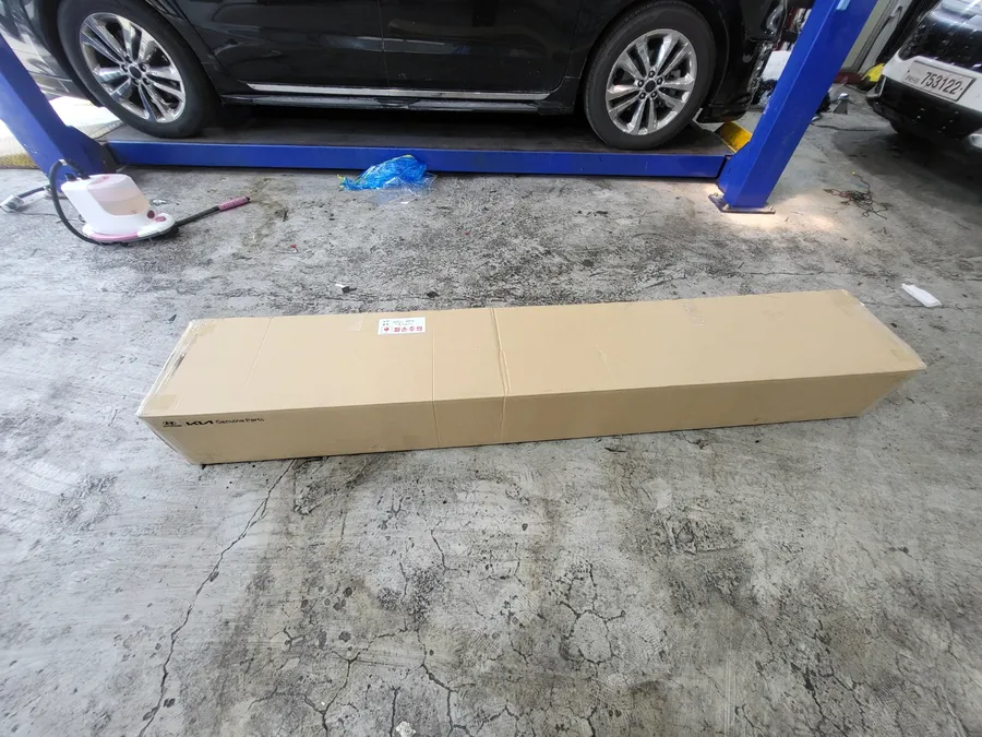 Kia Carnival KA4 body kit - Kia Carnival KA4 Body Kit Installation Review photo 3
