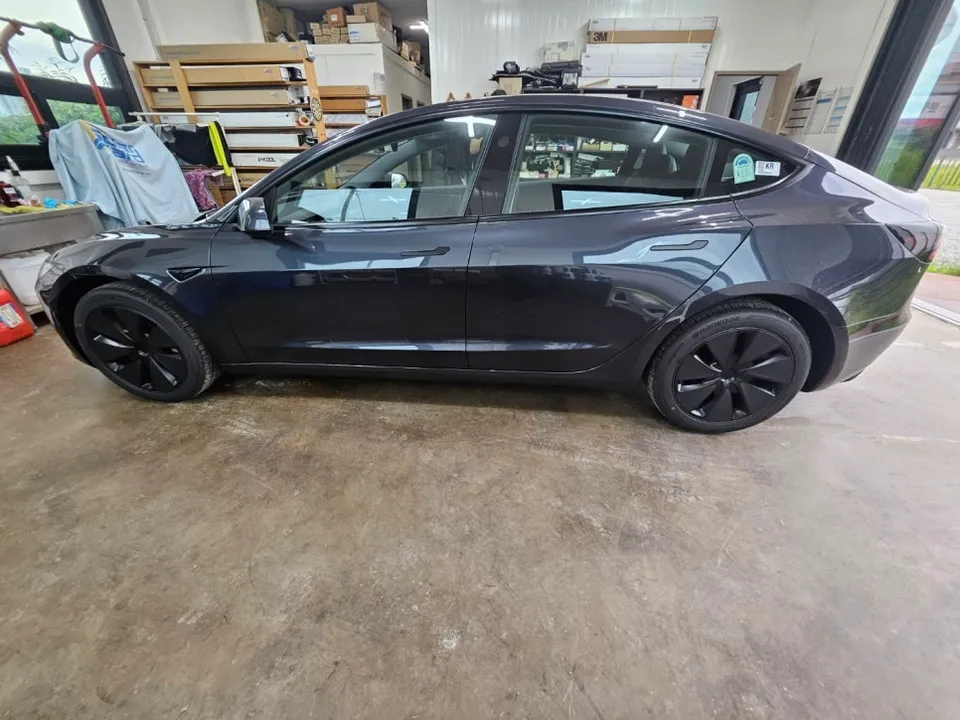 Tesla Model 3のカーフィルム施工事例 施工写真 3-1
