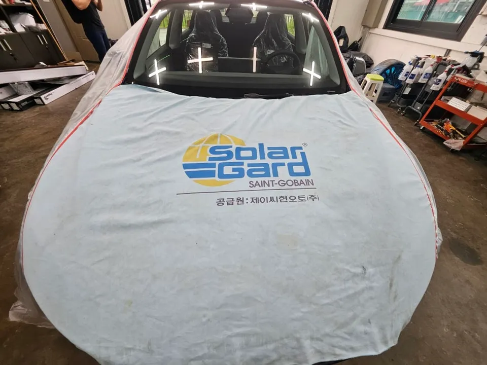 Tesla Model 3のカーフィルム施工事例 施工写真 4-1