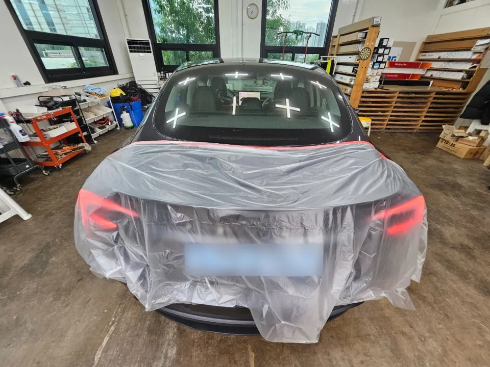 Tesla Model 3のカーフィルム施工事例 施工写真 1-2