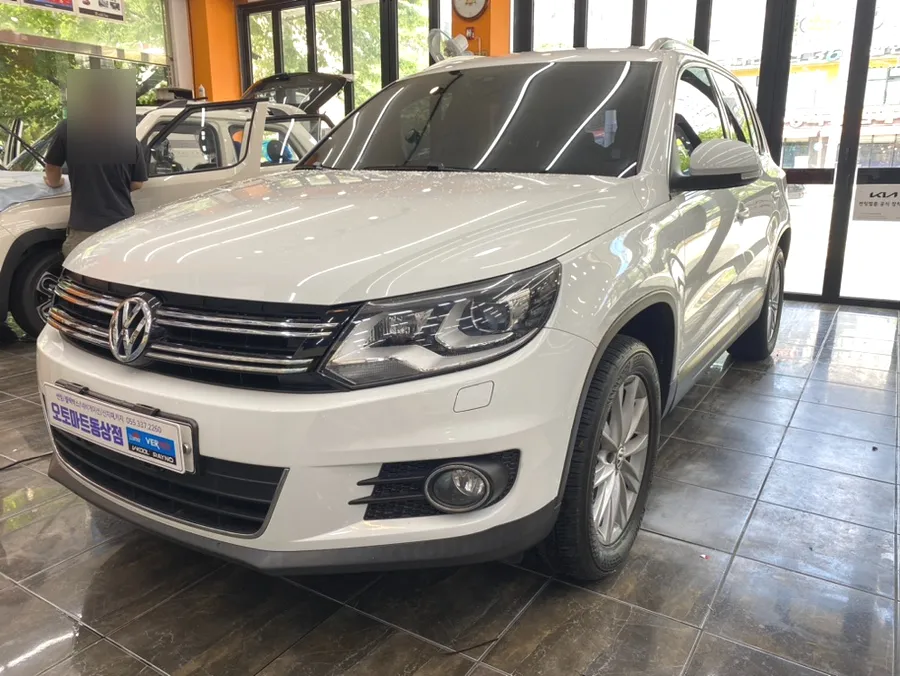 Volkswagen TiguanのAndroid Auto・CarPlay取付事例 施工写真 2-1