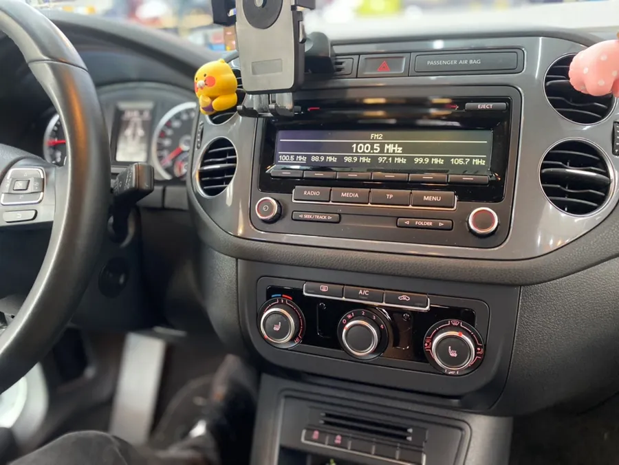 Volkswagen TiguanのAndroid Auto・CarPlay取付事例 施工写真 4-2