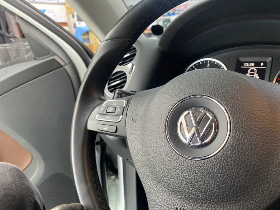 Volkswagen TiguanのAndroid Auto・CarPlay取付事例 施工写真 1-3