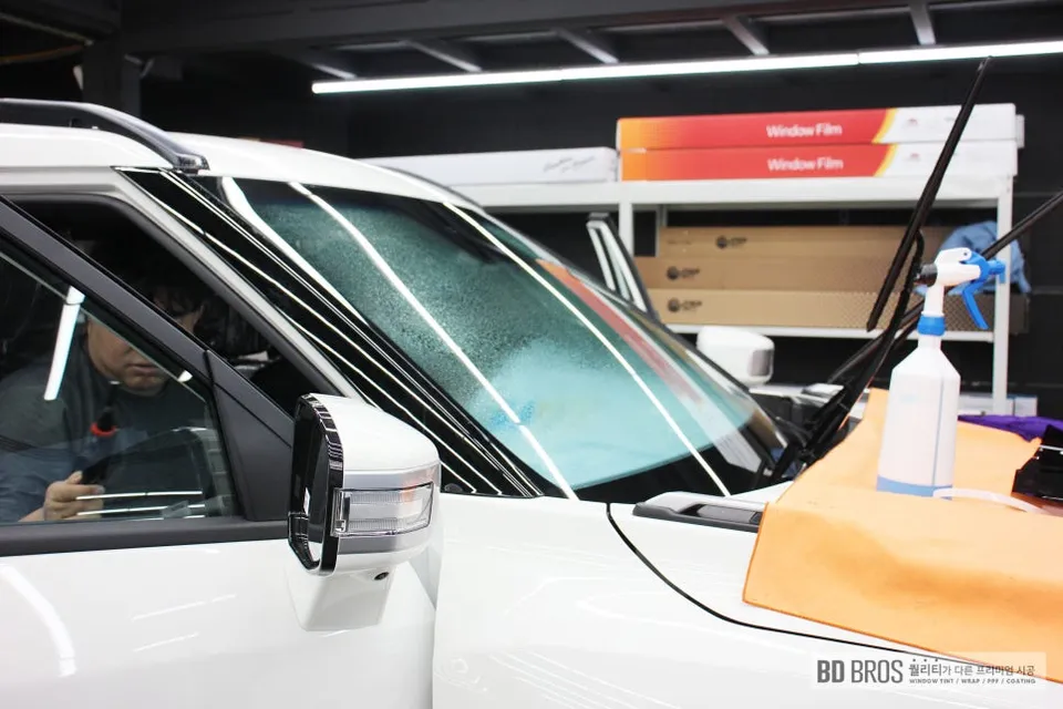SsangYong Torresのカーフィルム施工事例|費用目安・仕上がり 施工写真 1-2
