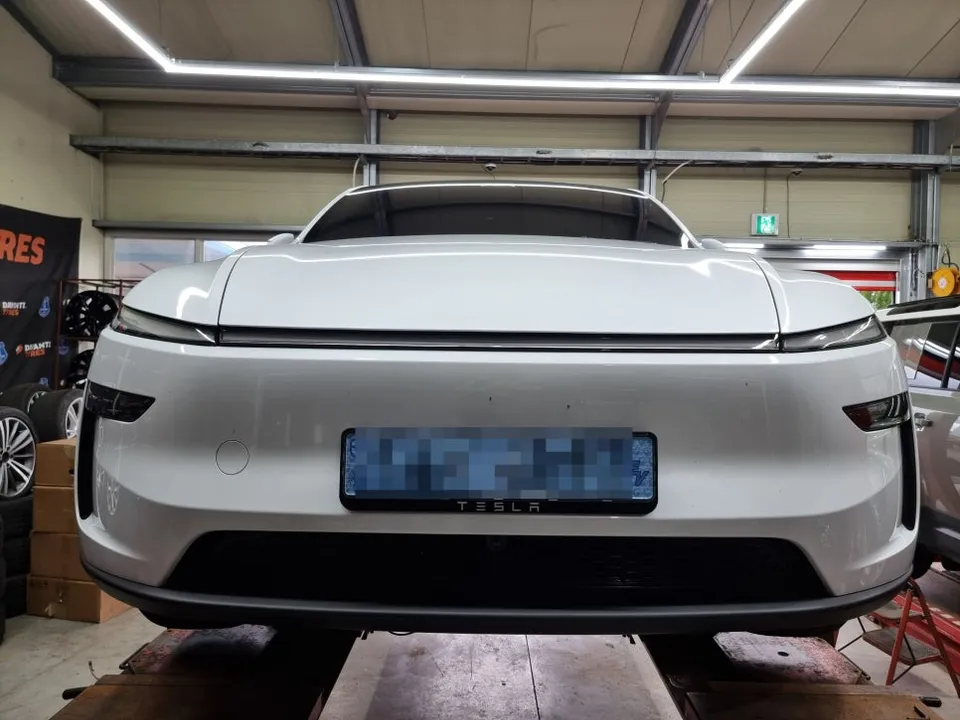 Tesla Juniperのホイールリペア・塗装事例 写真
