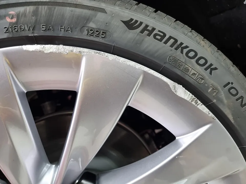 Tesla Juniperのホイールリペア・塗装事例 施工写真 4-1