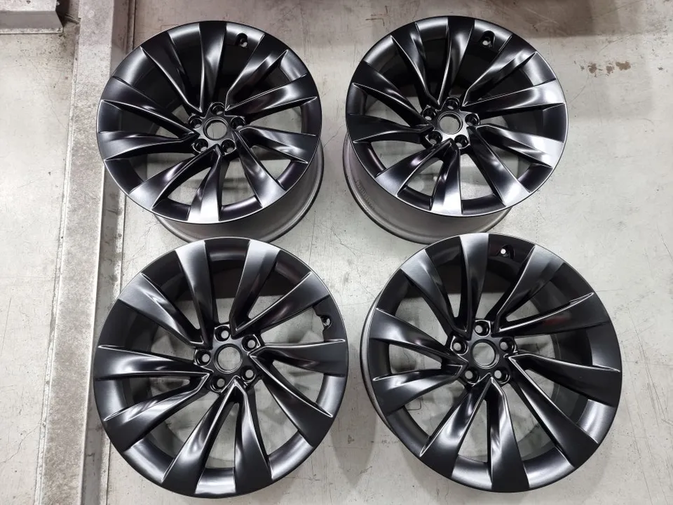 Tesla Juniperのホイールリペア・塗装事例 施工写真 2-2