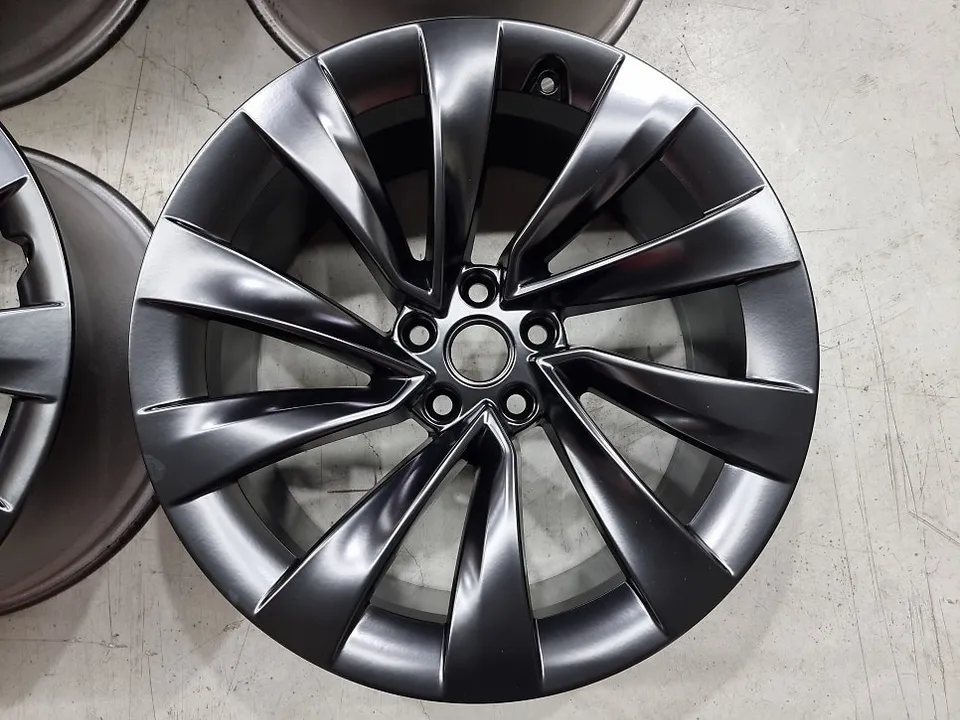Tesla Juniperのホイールリペア・塗装事例 施工写真 4-2
