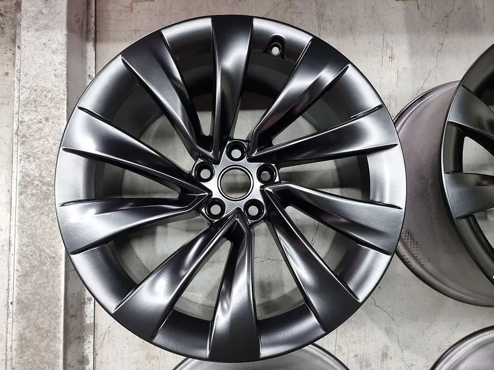 Tesla Juniperのホイールリペア・塗装事例 施工写真 1-3