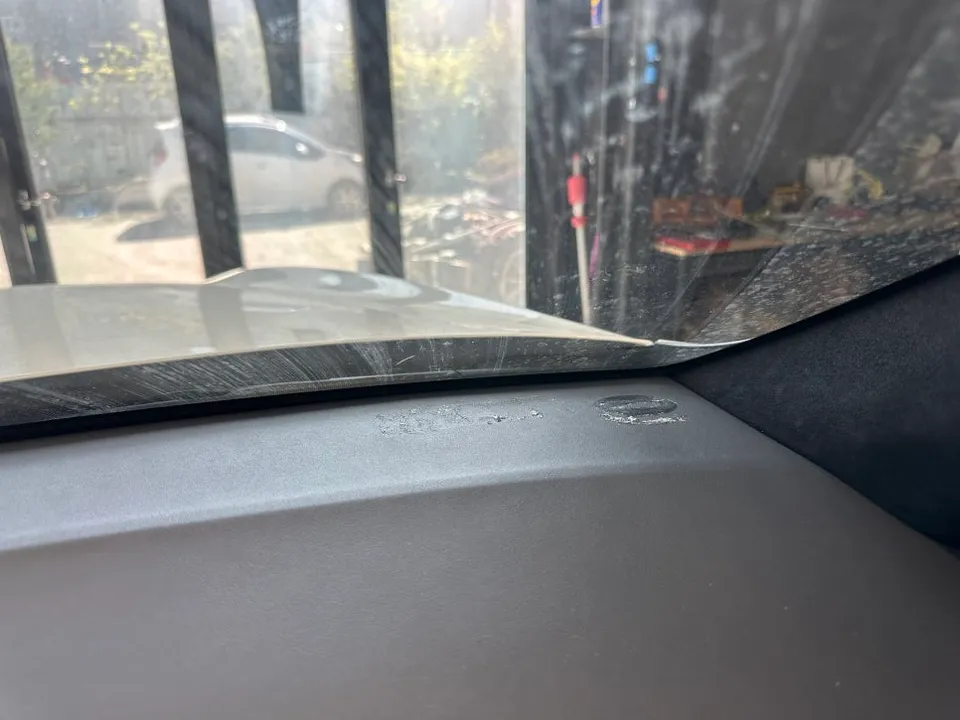 Genesis GV70 interior customization - Genesis GV70 Dashboard Adhesive Removal & Restoration Review photo 4