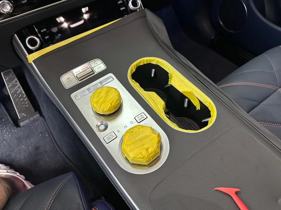 Genesis GV70 vinyl wrap - Genesis GV70 Vinyl Wrap Review: Interior Glare Solution photo 5