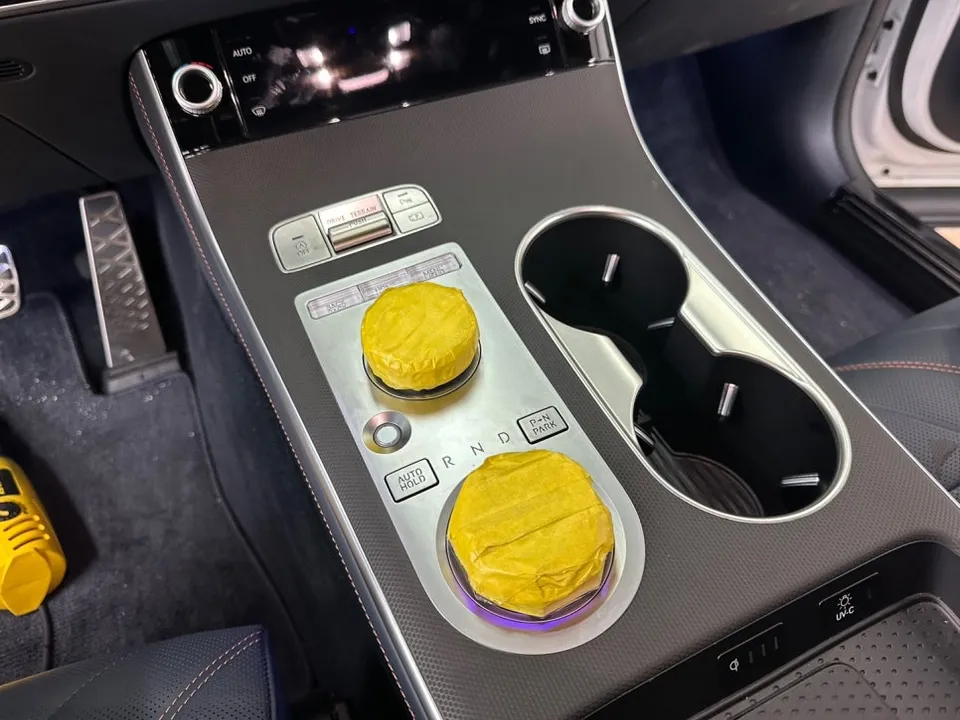 Genesis GV70のカーラッピング事例 施工写真 2-2
