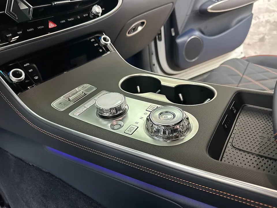 Genesis GV70のカーラッピング事例 施工写真 3-2