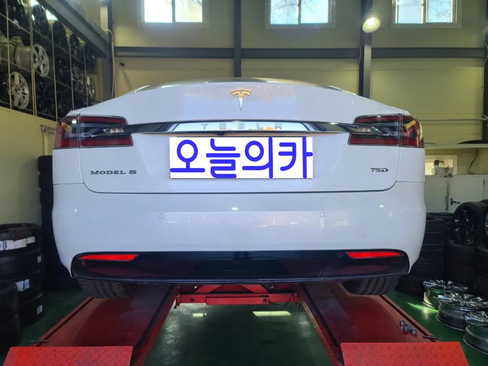 Tesla Model S Wheel Repair — Matte Black Powder Coating photo 2