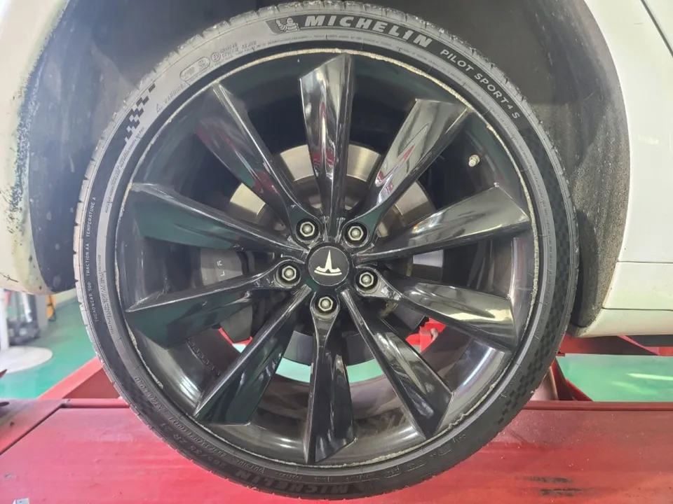 Tesla Model S wheel repair - Tesla Model S Wheel Repair — Matte Black Powder Coating photo 3