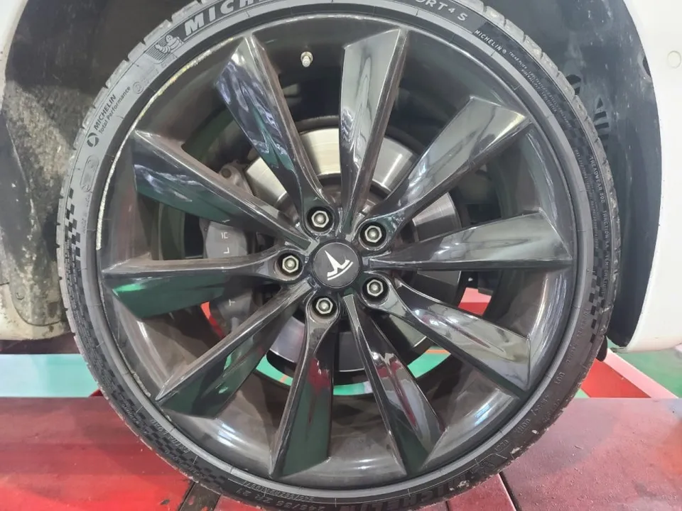 Tesla Model S wheel repair - Tesla Model S Wheel Repair — Matte Black Powder Coating photo 4