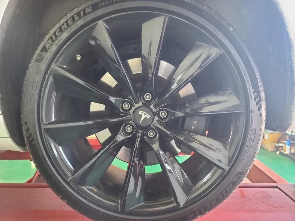 Tesla Model S wheel repair - Tesla Model S Wheel Repair — Matte Black Powder Coating photo 6